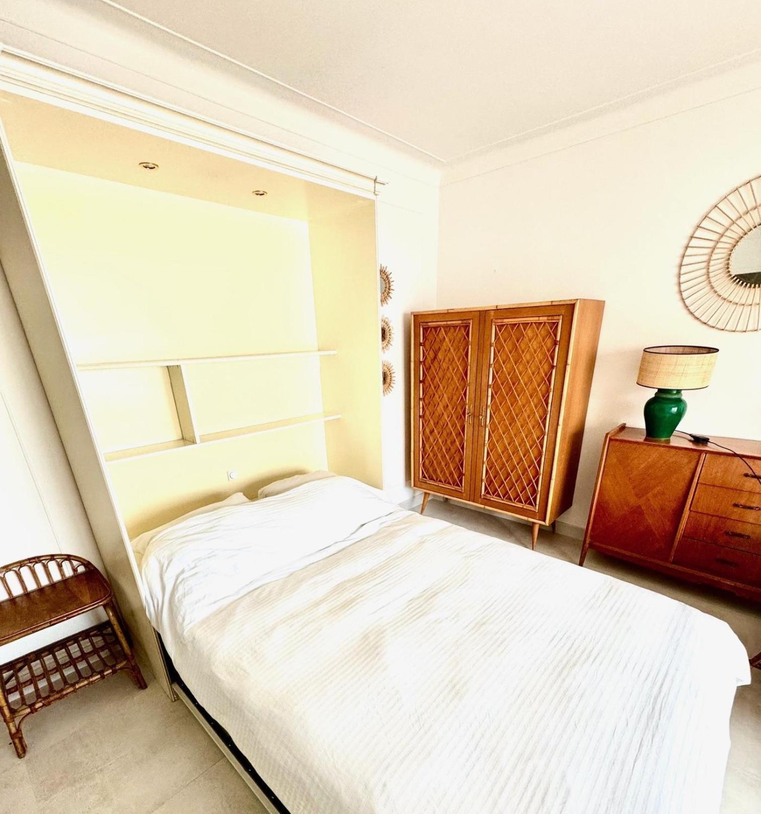 Cozy Studio, Sea View, Old Town, Near Beaches อองทีบส์ ภายนอก รูปภาพ